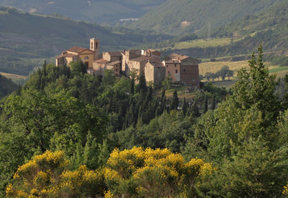 giro in mtb sul monte san vicino passando per il castello di precicchie